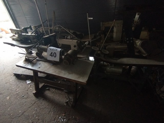 Maquinas de costura e ferros de passar usados