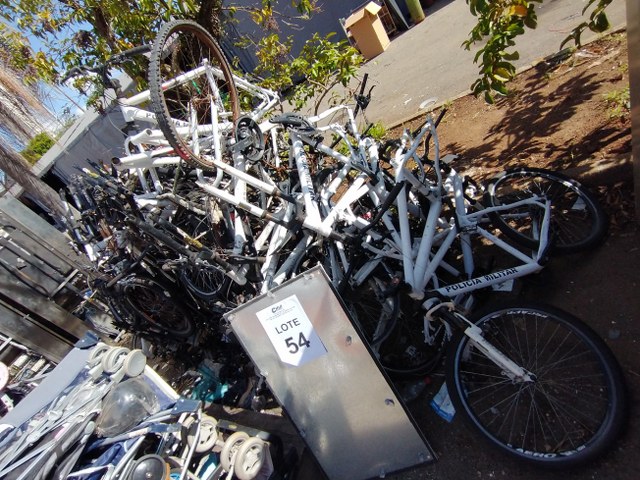 Bicicletas sucateadas diversas
